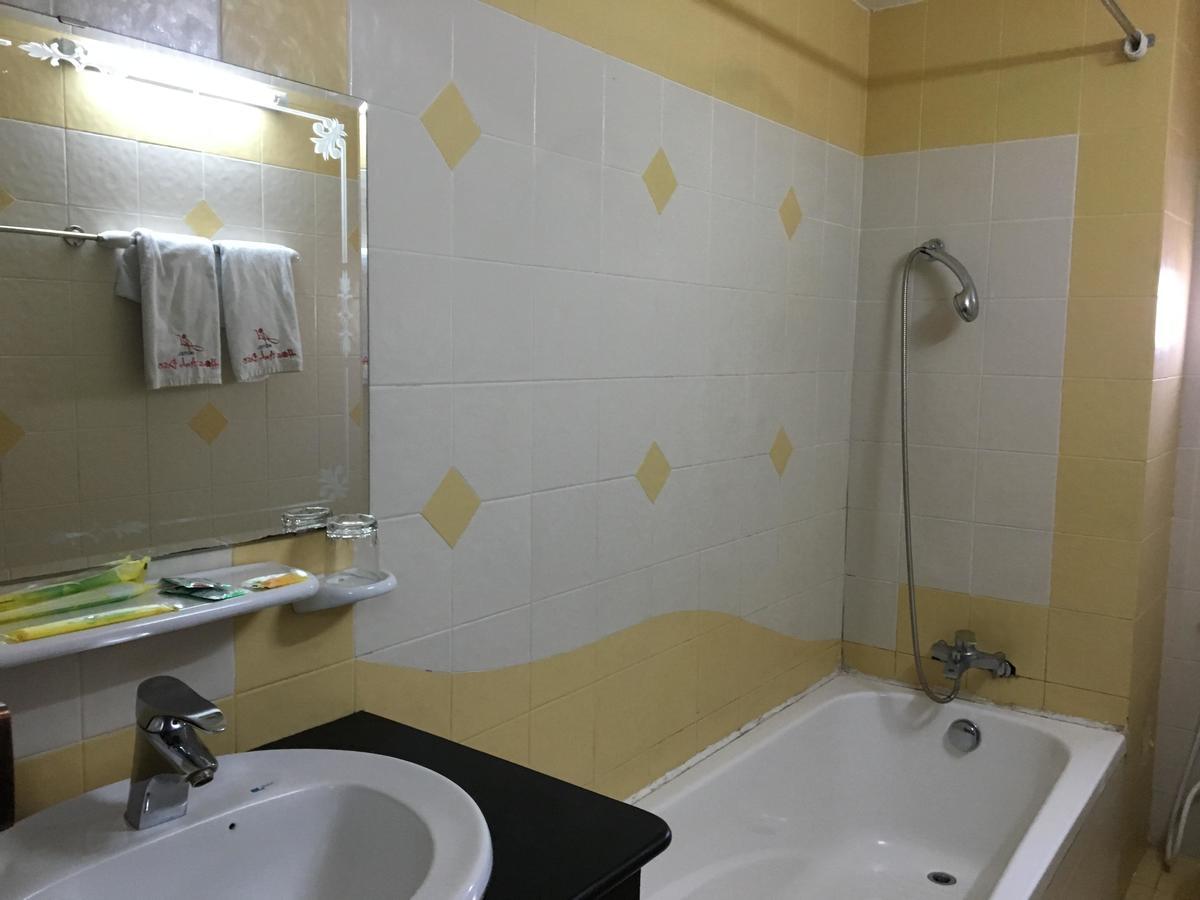 Hoa Anh Dao Hotel Tuy Hoa Exterior photo